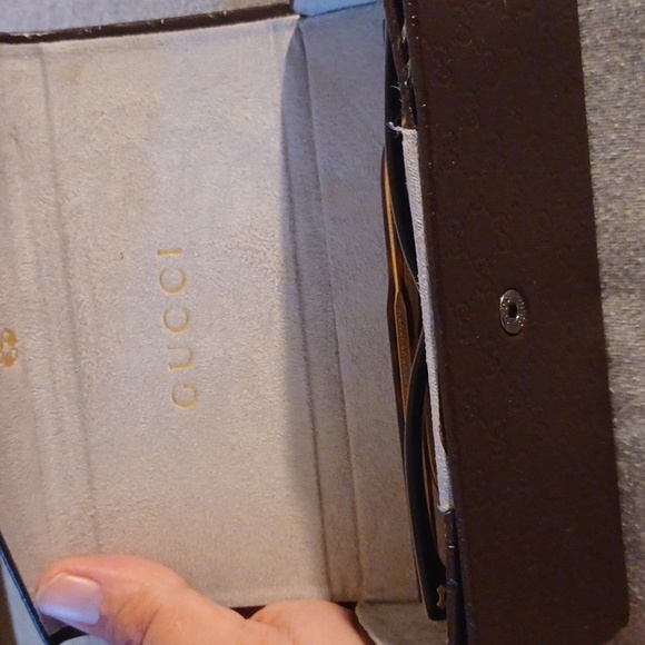 Gucci glasses w case - Picture 2 of 6